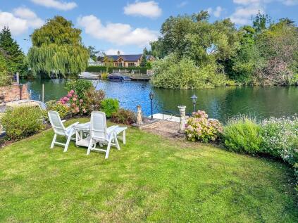 Pharaohs Island, Shepperton, Surrey, TW17