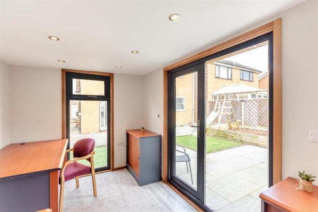 8640608-interior12.jpg