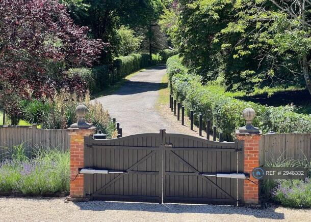 Private Lane And Automated Gate