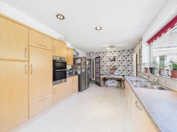 4 bed Detached Bungalow for sale Image 7
