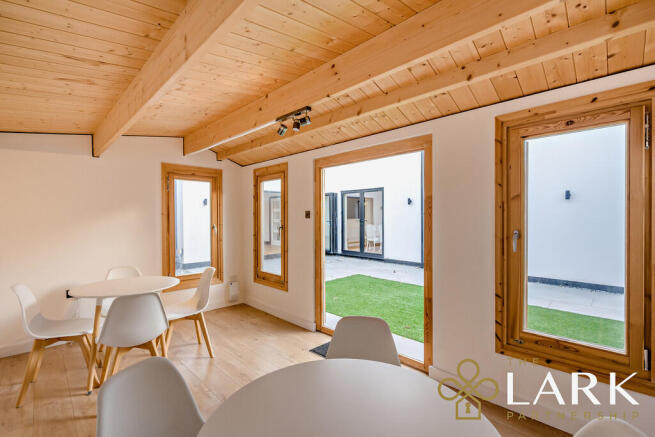 8670872-interiorW...