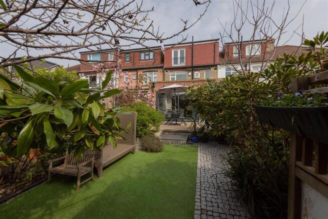 Cherrydown Avenue, E4