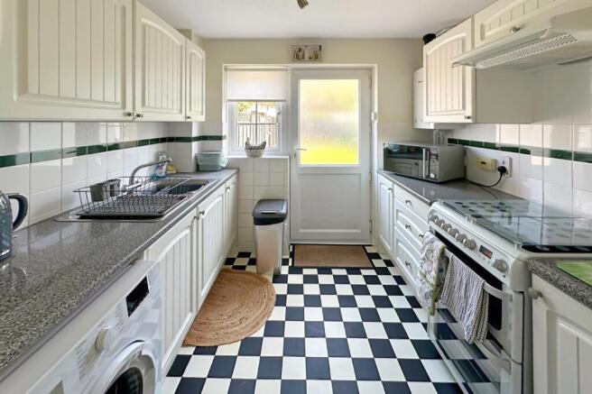 Tresillian Close, Walkford, Dorset. BH23 5QR photo 4