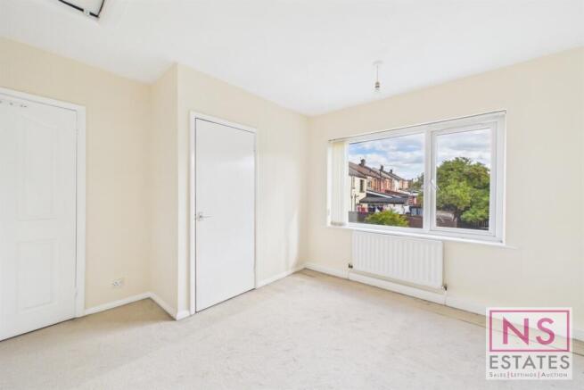 3 bed Terraced for sale Image 11