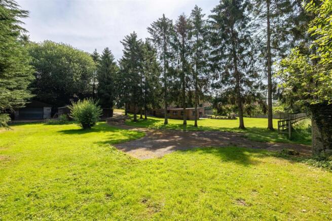 5 bed Detached for sale Image 5