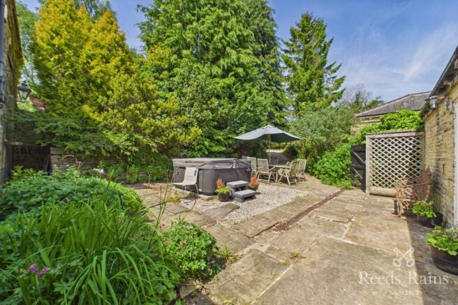 4 bed Detached for sale Image 7