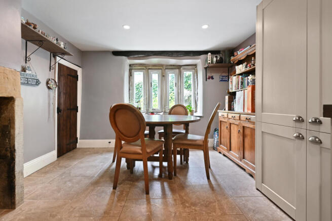 5 bed Detached for sale Image 6