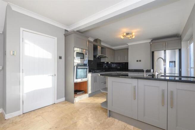 3 bed Semi-Detached for sale Image 9
