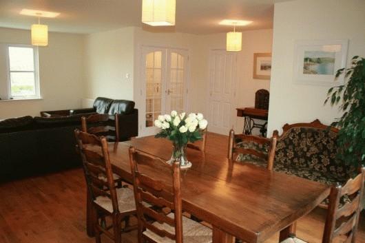 Dining/lounge