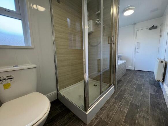 4 bed Terraced to rent Image 4