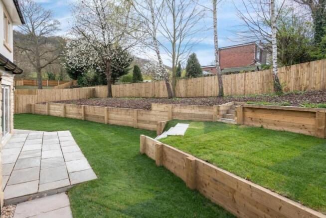 4 bed House to rent Image 11