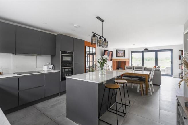 2 Skylark Close, Swinford