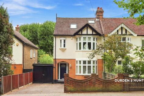 Main Road, Romford, RM1