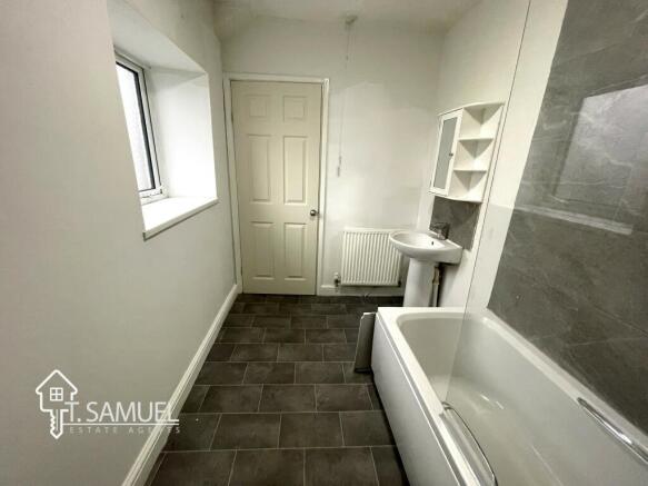 Bathroom 3.JPG