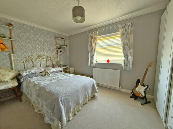 2 bed Semi-Detached Bungalow for sale Image 9