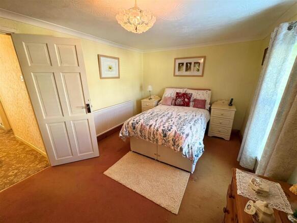 Bedroom 1b (edit).jpg