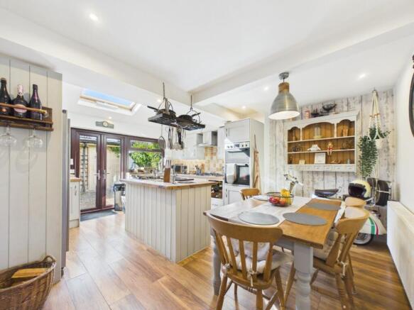3 bed Semi-Detached for sale Image 4