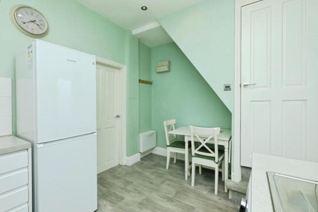 2 bed Terraced to rent Image 7