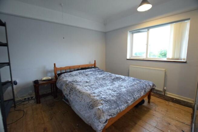 bedroom 1.JPG
