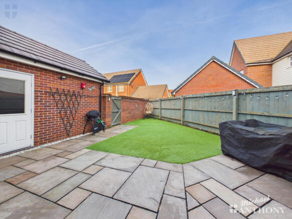 CAM03852G0-PR0565-STILL012