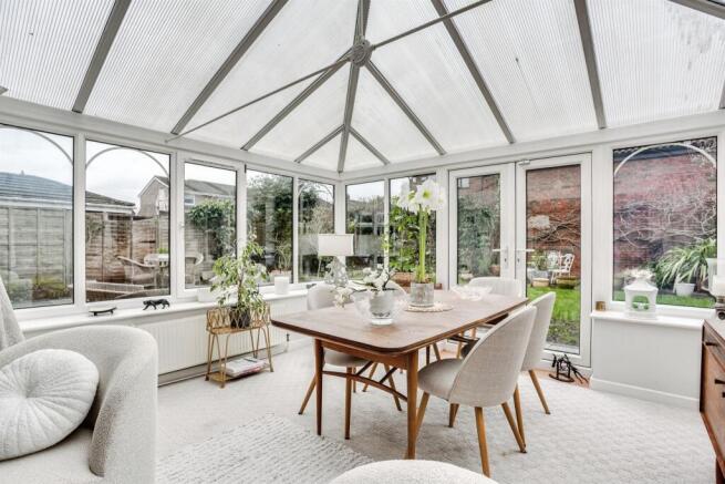 4 bed Detached for sale Image 9