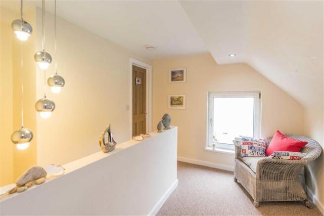 FIRST FLOOR LANDING