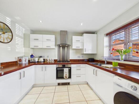 3 bed Semi-Detached for sale Image 2