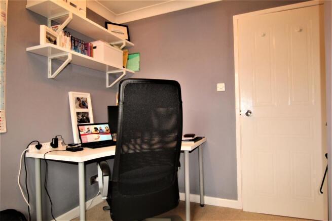 SINGLE BEDROOM