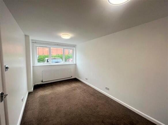 4 bed Town House to rent Image 6