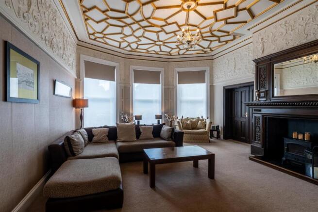 4 bed House for sale Image 7