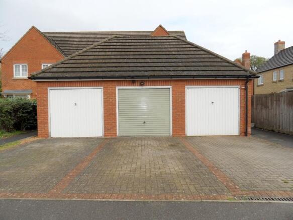 GARAGE & PARKING