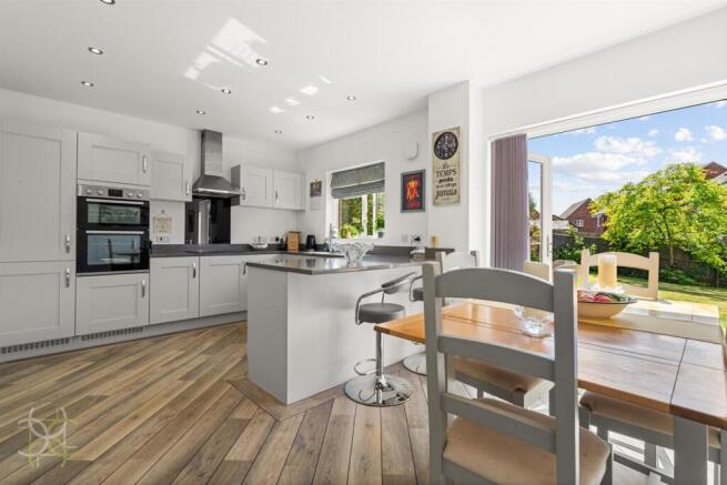 Damson Way, Bidford-On-Avon, Alcester photo 4