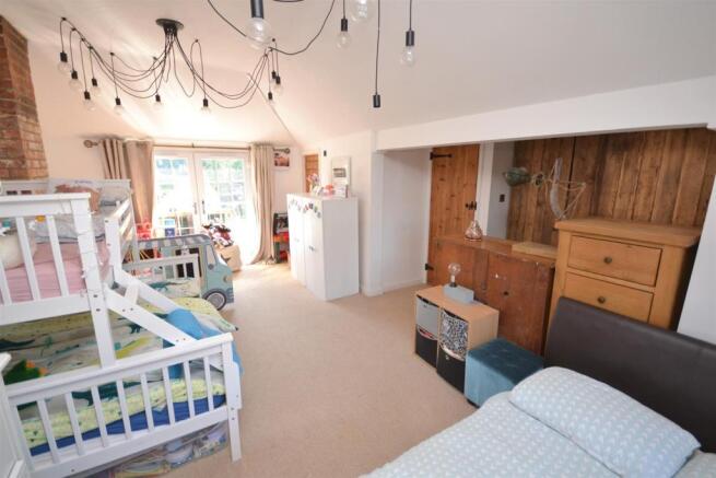 Bedroom1-002.JPG