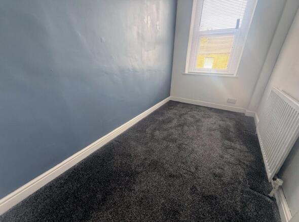 2 bed Terraced to rent Image 5