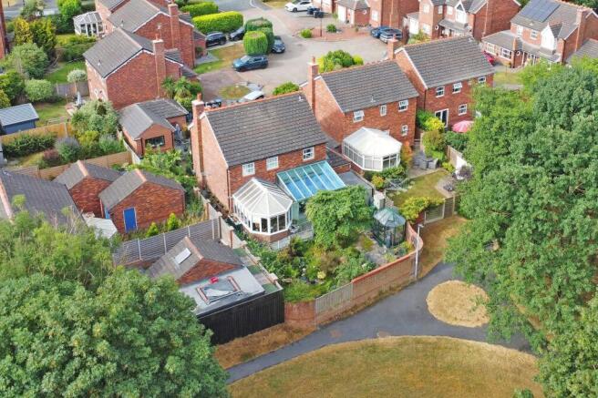 5 bed Detached for sale Image 8