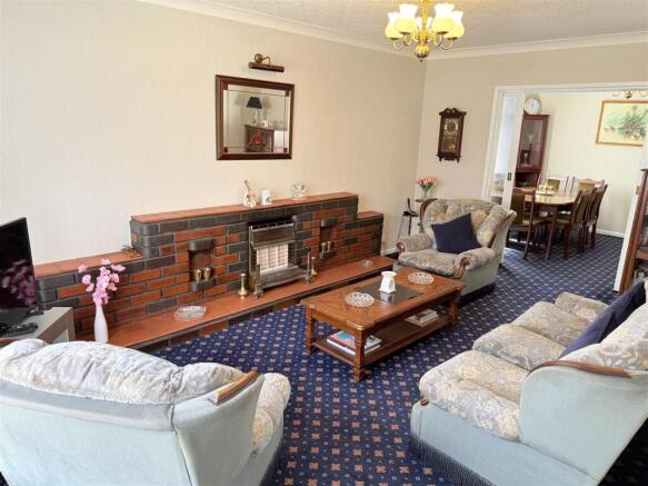 3 bed Detached Bungalow for sale Image 6