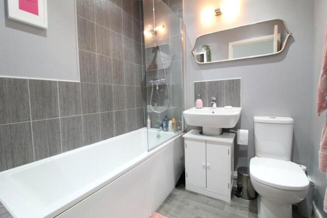 2 bed Terraced to rent Image 11