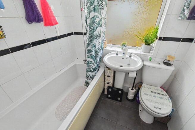 3 bed Semi-Detached for sale Image 9