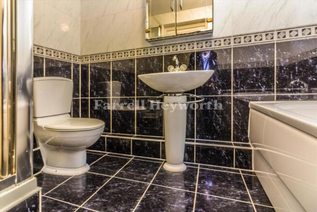 En suite image 2