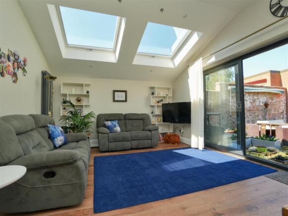 4 bed Detached for sale Image 5