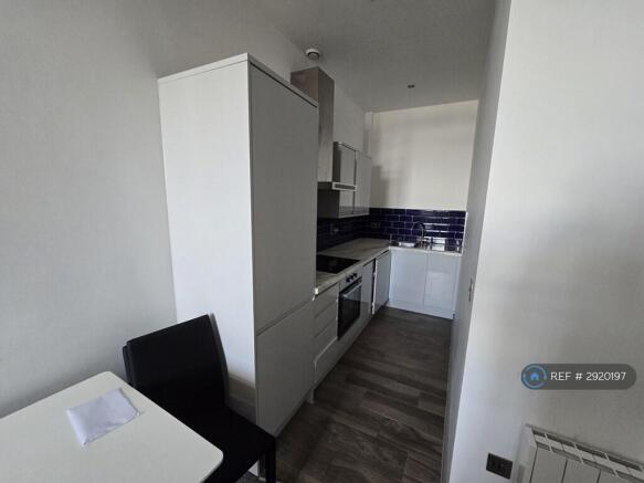 2 bed Flat to rent Image 12