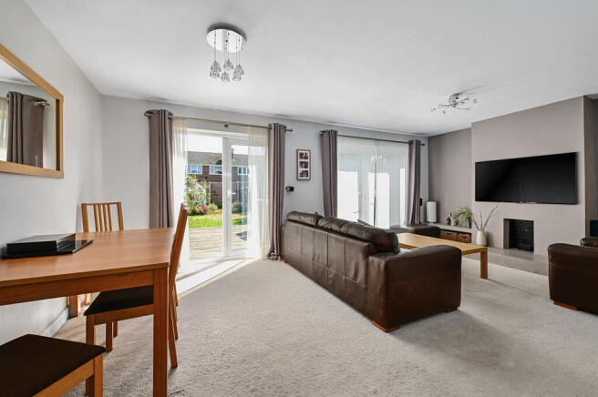 1 Selborne Close ...