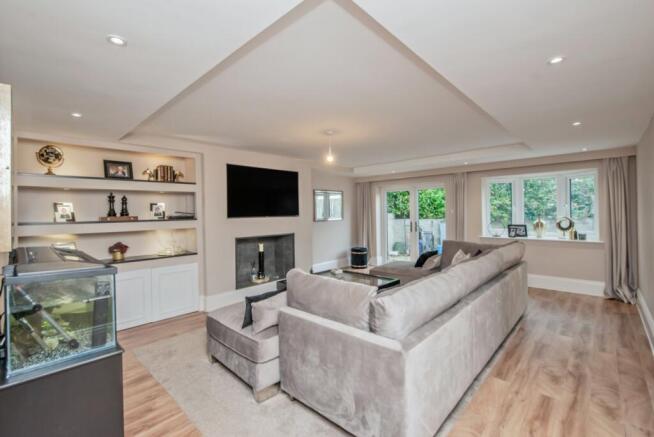 4 bed Detached for sale Image 5