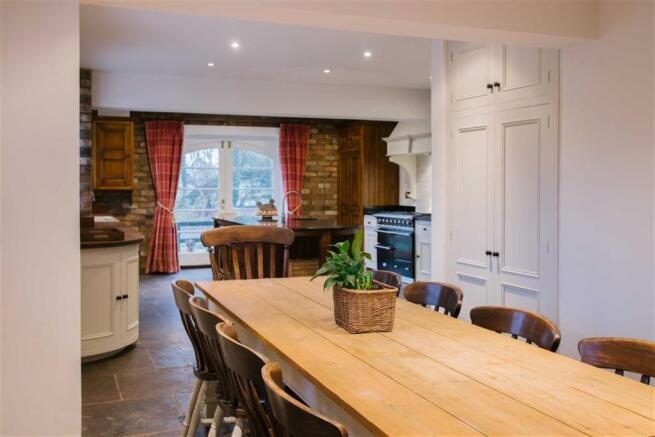 Kitchen Diner Pic 2