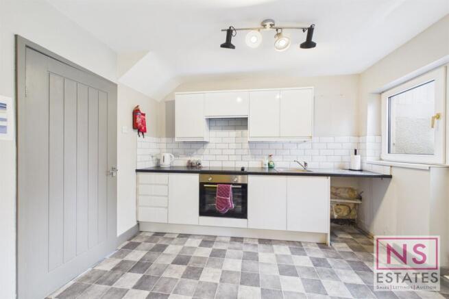 3 bed Semi-Detached for sale Image 7