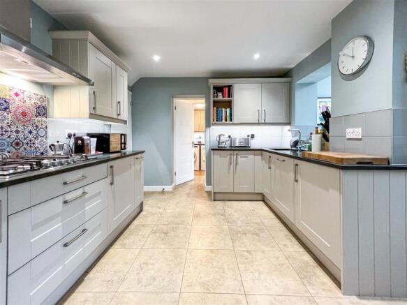 kitchen 4.jpg