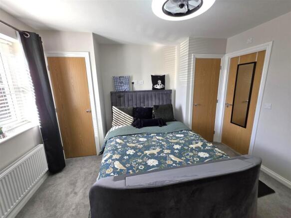 4 bed Detached for sale Image 8
