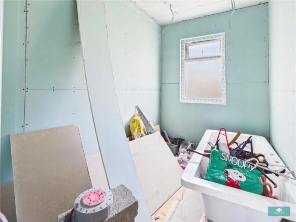 5 bed Semi-Detached for sale Image 8