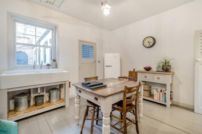 8577570-interior15.jpg