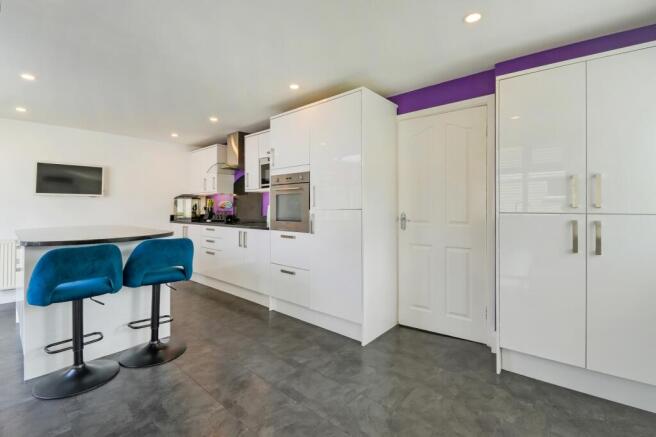 3 bed Semi-Detached for sale Image 10